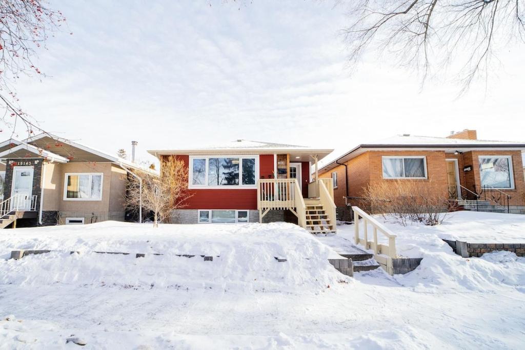 Cozy 3 Bedroom Contemporary Home With Free Parking Edmonton Eksteriør bilde