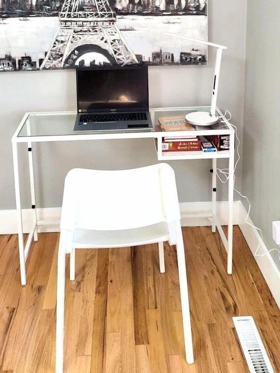Cozy 3 Bedroom Contemporary Home With Free Parking Edmonton Eksteriør bilde