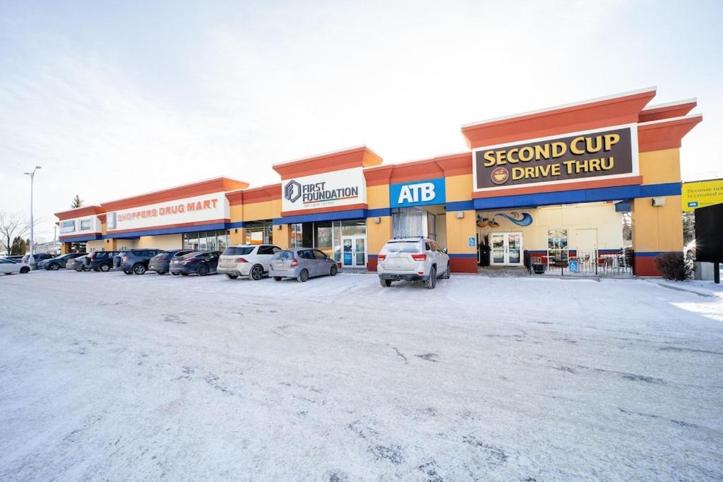 Cozy 3 Bedroom Contemporary Home With Free Parking Edmonton Eksteriør bilde